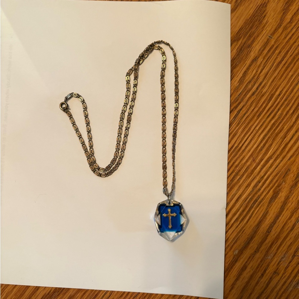 Elegant Blue and Silver Pendant Necklace